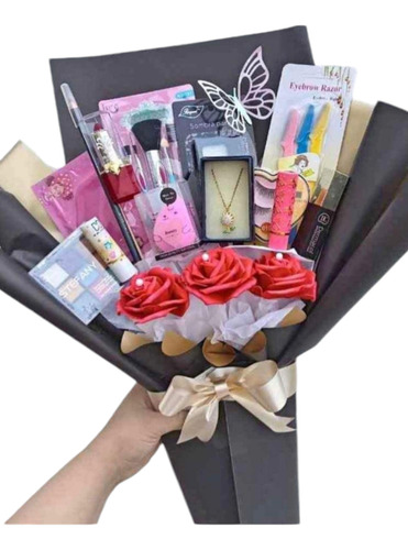 Ramo De Maquillaje Con Rosas Eternas