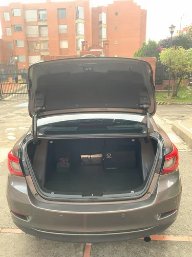 Mazda 2 Touring Automático