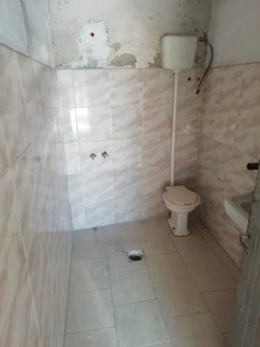 Local De 385 Metros Con 2 Baños, Vestuario Y Oficinas.!!!