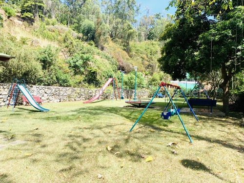 Ss: Vende Apartamento 23-26449 En Las Esmeraldas De 154 M2, 4h/3b/2pe