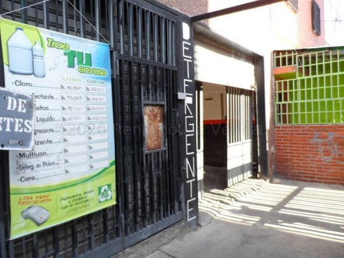 Imagen 2 de 14 de Ramiro E. Ruiz Vende Local En Catia Mls #21-16603