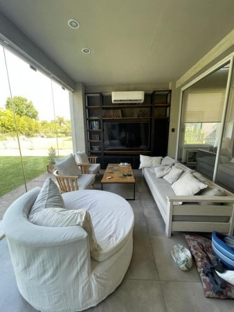 Imagen 7 de 15 de Casa Cuatro Dormitorios Cadaques Funes Hills