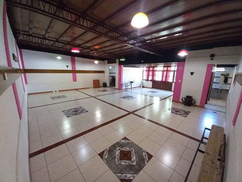Venta De Espectacular Salón Para Eventos En Guaymallén