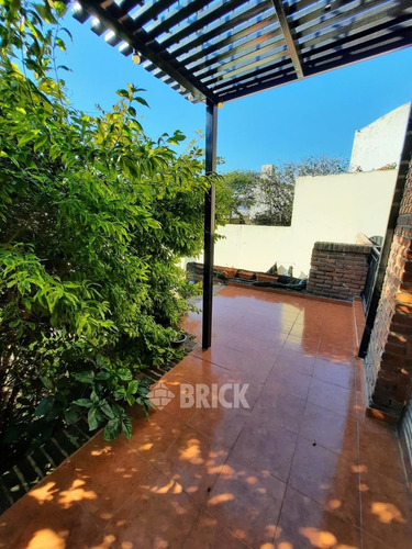 Casa Tipo Chalet En Lote De 432 M2 En Rodriguez Peña Al 900 - 3 Cocheras Piscina Quincho Parrilla