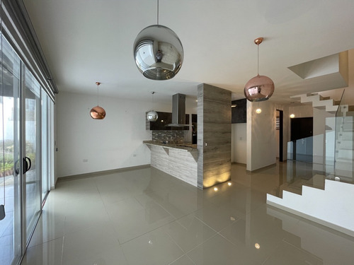 Imagen 6 de 18 de Casa En Venta Con Roof Garden En La Zona De Paseo San Junipero, Queretaro