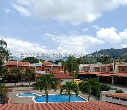 Hermosa Casa En Venta Con Excelentes Instalaciones Ubicada En El Trigal Norte Alencia Carabobo Cod 25-1715 Eloisa Mejia