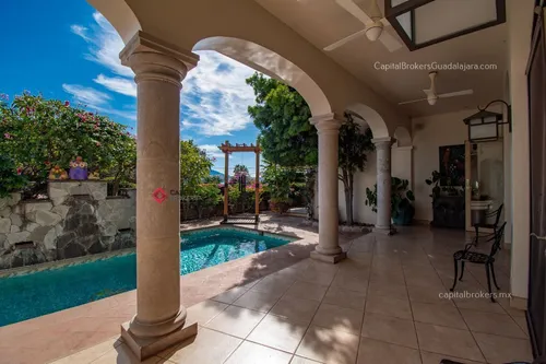 Casa De Lujo En Venta En Ajijic Con Alberca Y Terraza Con Vista A La Laguna