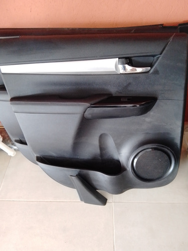 Panel Tapizado Puerta Tras/izq Completo Hilux Srv Srx 16/22