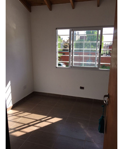 Duplex 3 Amb Al Frente Con Cochera Y Patio.