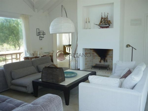 Excelente Propiedad En Barrio Privado De Gran Categoría -ref:211