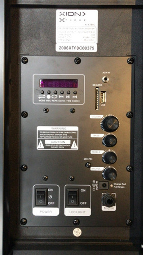 Parlante Xion XI-XT69 con bluetooth negro 220V