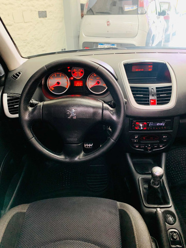 Peugeot 207 Compact Image 50% Financiado