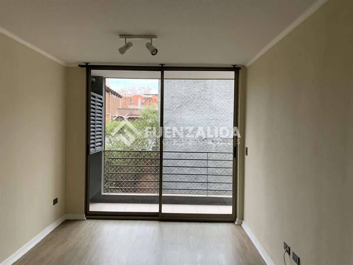 Imagen 2 de 18 de Arriendo Departamento En Santiago De 1 Dormitorio Bodega
