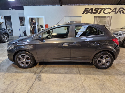 Chevrolet Onix -chocado-