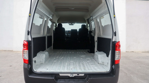 Nissan Urvan 2.5 Panel Amplia Aa Mt