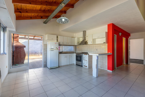 Casa Venta 3 Dormitorios Y Parque En La Plata