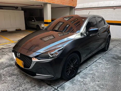 Mazda 2 Sport 1,5 AT Touring Carbón Edition