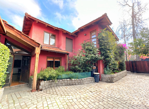 Maravillosa Casa Vitacura Con Areas Verdes