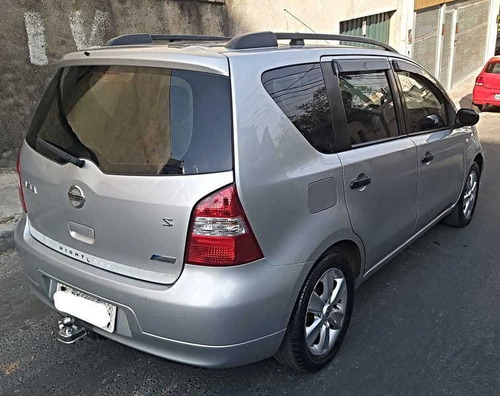 Imagem 10 de 13 de Nissan Livina 16s