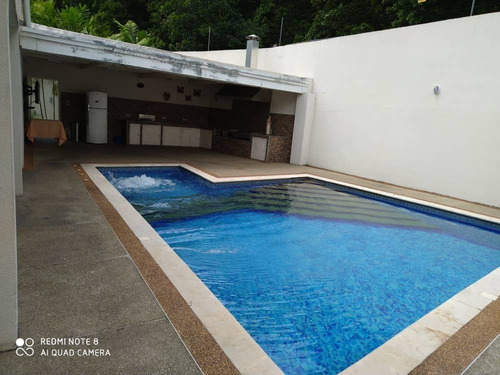 Imagen 12 de 14 de Se Vende Hermosa Y Lujosa Quinta Con Piscina El Castaño Zona Norte Las Delicias Maracay 04243785803