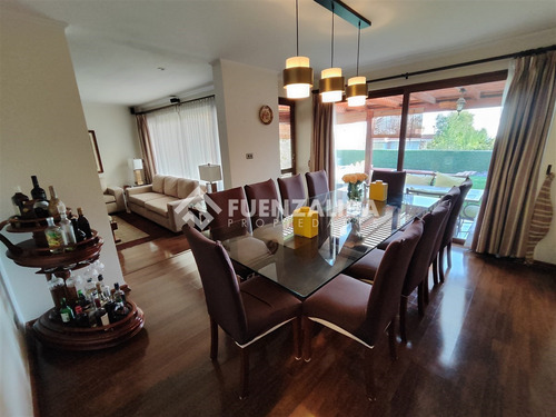 Casa En Venta De 5 Dorm. Condominio, San Carlos De Apoquindo