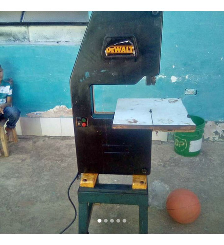 Imagen 1 de 5 de Sierra Cinta, Marca Dewalt Para Carpintería..
