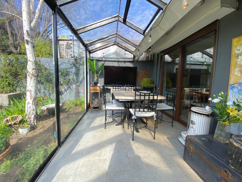 Casa En Venta Vitacura, Remodelada, Cuatro Dormitorios