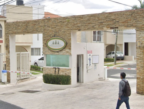Sk01- Casa En Remate Bancario En C. Industria De La Construcción, Villas De Zapopan, Zap, Jal. (65% Debajo De Su Valor Comercial, Solo Recursos Propios)