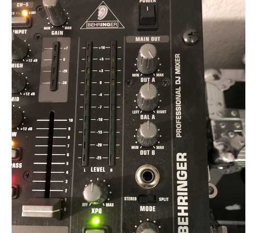 Behringer Vmx1000usb. Mezcladora Profesional Para Dj (Usado)