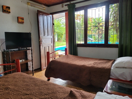 Imagen 9 de 18 de Alquiler De Casa Por Dia Con Piscina Y Quincho (uso Exclusivo). Ubicada En La Ciudad De Las Cataratas Del Iguazú, Puerto Iguazú, Misiones. Zona Céntrica