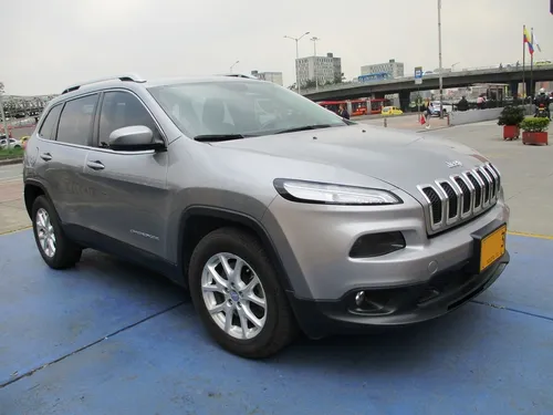 Jeep Cherokee LONGITUDE PLUS 4X4 3200CC AT AA