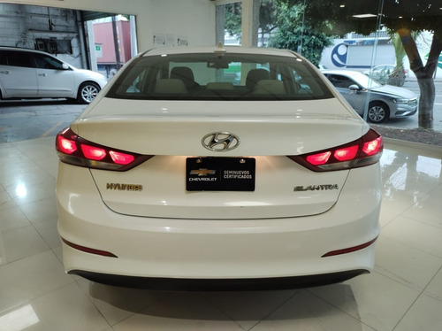 Imagen 7 de 13 de Hyundai Elantra
