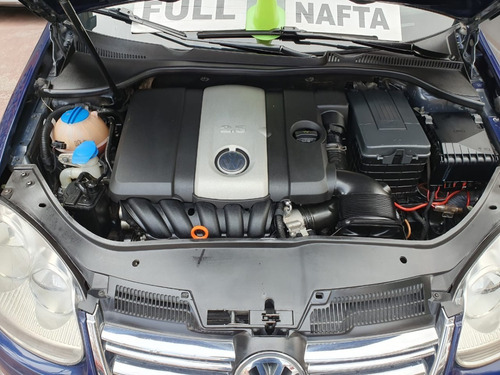 Imagen 6 de 8 de Volkswagen Vento Advance 2.5 170hp 2009