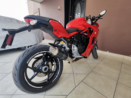 Ducati Supersport, Escape Deportivo, Colin De Asiento
