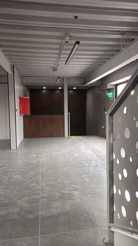 Comercial, Notaria, Centro Medico, Restaurante.