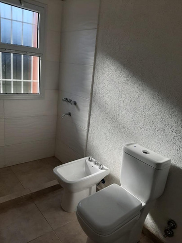 Imagen 3 de 7 de Departamento En Venta En Pilar