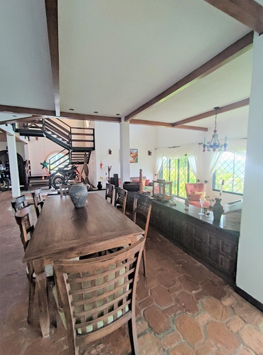 Imagen 6 de 22 de Sensacional Casa Con Amplios Jardines Y Vistas Espectaculares.