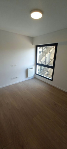 Alquiler Depto Premiun 2 Ambientes Con Balcon A La Calle. 52 Mts Totales. Ac. Calefaccion Por Radiadores
