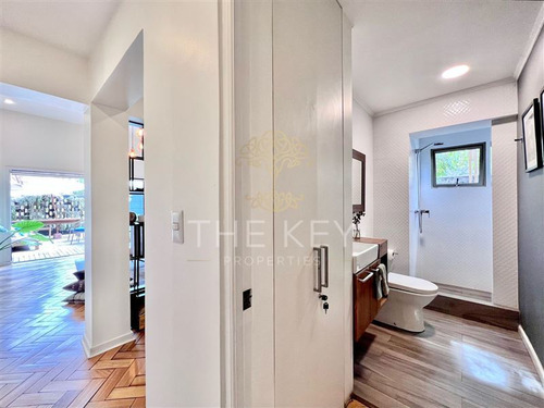 Casa En Venta De 5 Dormitorios Y Piscina - Ñuñoa