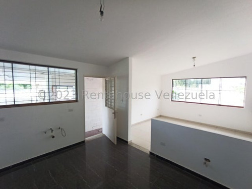 Casa En Venta En Colinas De Guataparo Valencia Mm Carabobo Con Patio Jardin Vigilancia Y Agua De Manantial