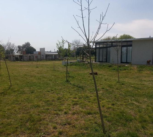 Casa 3 Dormitorios, 2 Baños, Piscina Y Amplio Parque