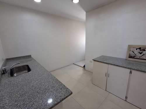 Chalet En Venta Con 4 Dormitorios Y Pileta Apto Credito En Quilmes Residencial
