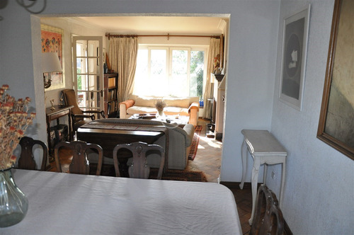 Casa En Venta De 4 Dorm. En Las Condes Excelente Estado