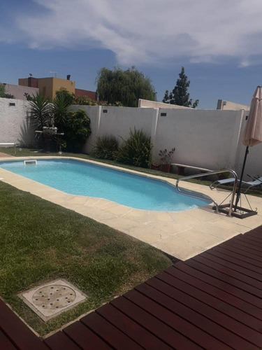 Casa Con Piscina En Colinas Del Mirador