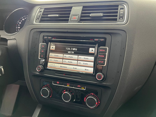 Volkswagen Jetta 2.0 Comfortline Flex Aut 4p