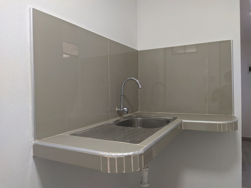 Imagen 3 de 7 de Habitacion En San Borja, Habitaciones En San Borja, En Avenida Rosa Toro Cuadra 9 Cruce Con Canada Cuadra 35, Excelente Zona Comercial Todo A La Mano