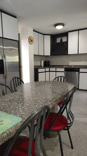 Pent House Con Terraza En Edificio Pequeño Ubicado En Colinas De Bello Monte Via Chulavista Las Mercedes