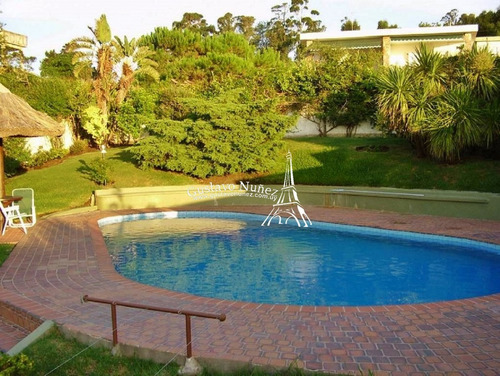 Chalet De Gran Porte Con Hermosas Vistas- Ref: 2557