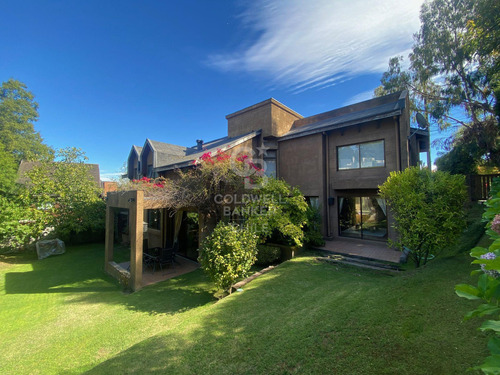 Gran Casa Con Jardín En Villuco