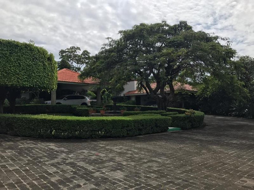 Imagen 2 de 12 de Casa Sola En Venta Lomas De Cocoyoc